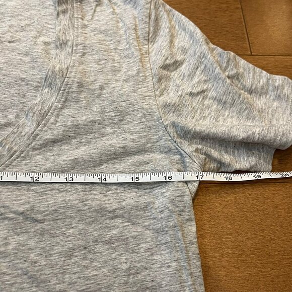 Aritzia Babaton The Group Foundation V-Neck (Bundle of 2 Tees) - Picture 2 of 6